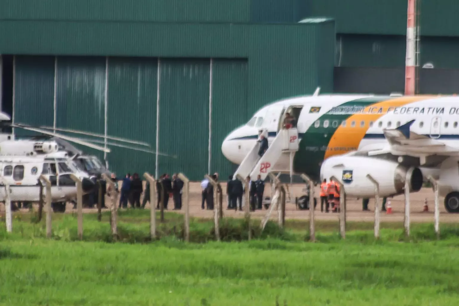 Lula desembarca no Aeroporto de Campo Grande e segue para agenda em Ribas do Rio Pardo