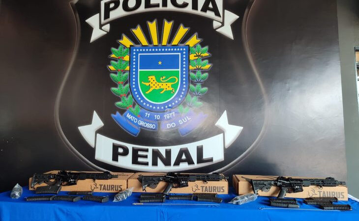 Policiais penais recebem novos fuzis para reforçar a segurança penitenciária