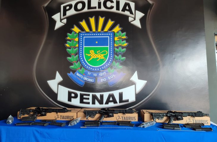 Policiais penais recebem novos fuzis para reforçar a segurança penitenciária