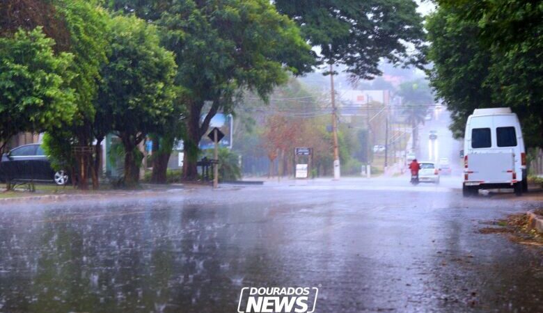 Dourados entra em novo alerta com risco de queda de granizo e ventos de até 100km/h