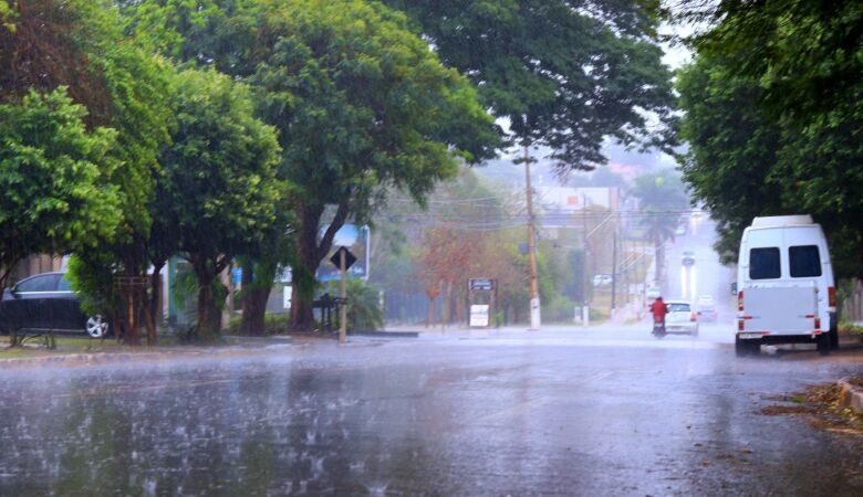 Dourados entra em novo alerta com risco de queda de granizo e ventos de até 100km/h