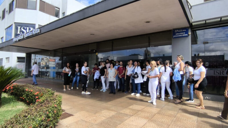 Funcionários do Hospital Santa Rita fazem protesto atraso no pagamento de salário