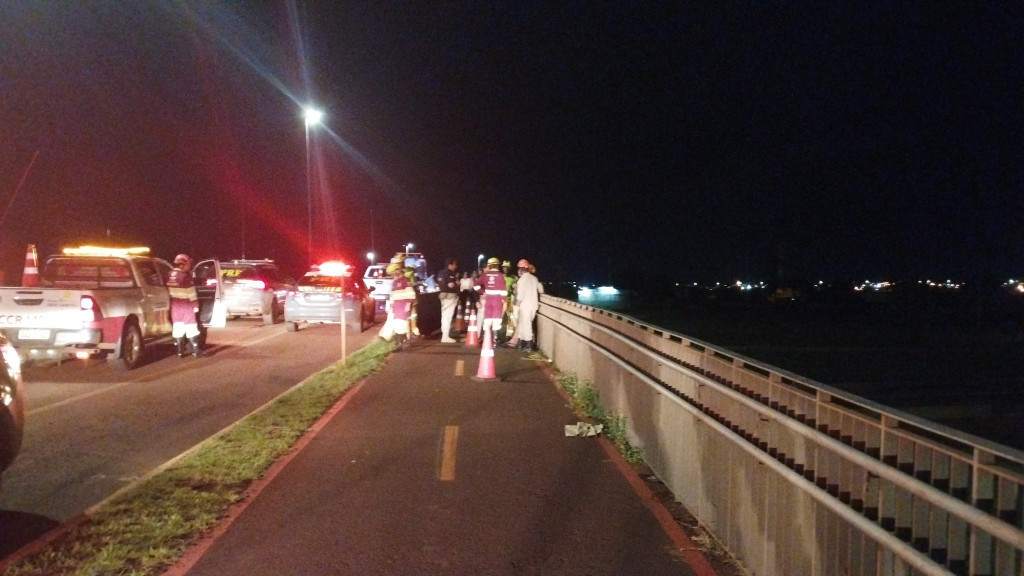 Homem ameaça pular de viaduto, mas é contido em Dourados