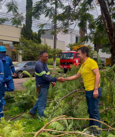 No primeiro dia útil do mandato, Marçal vistoria trabalho de limpeza nas ruas