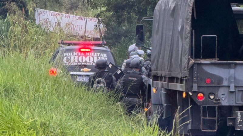 Trabalhadores sem-terra invadem fazenda e são expulsos pelo Choque da PM