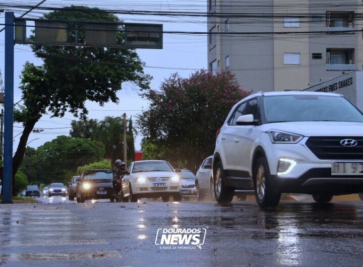 Alerta de chuvas intensas continua em Dourados e região até quinta-feira