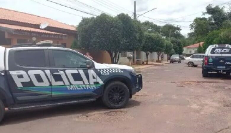 Em surto, homem tenta suicídio, parte para cima de policiais e acaba morto a tiros