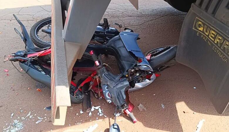 Acidente entre moto e carreta na Major Capilé deixa idoso ferido