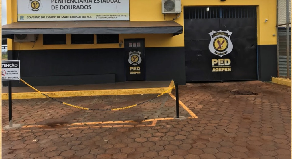 Detento é flagrado arremessando droga para a PED