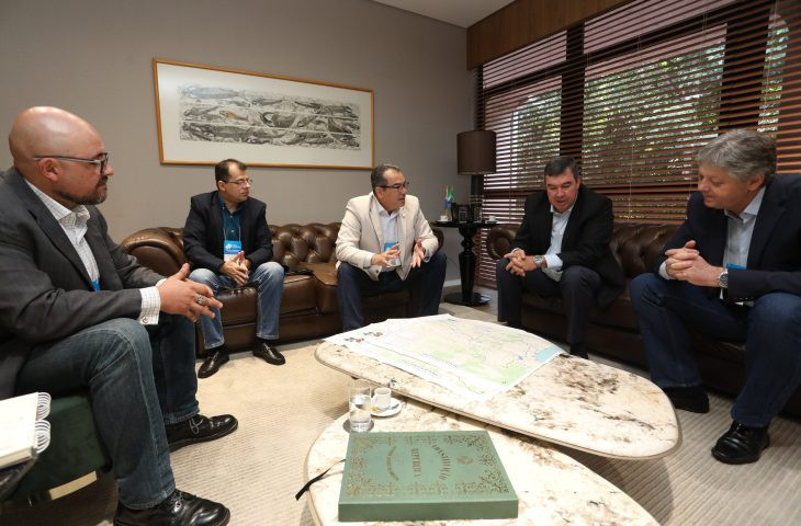 Governo negocia integração com a Bolívia para abrir rotas de comércio exterior