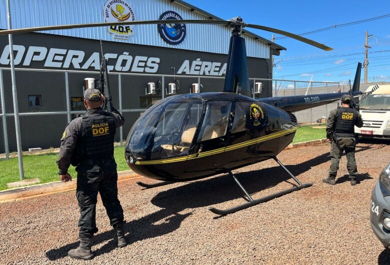 Helicóptero apreendido em confronto com mortes estava irregular e um dos ocupantes era foragido