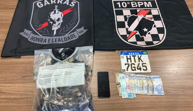 Suspeito de executar homem em veículo é preso quando queimava roupa usada no crime