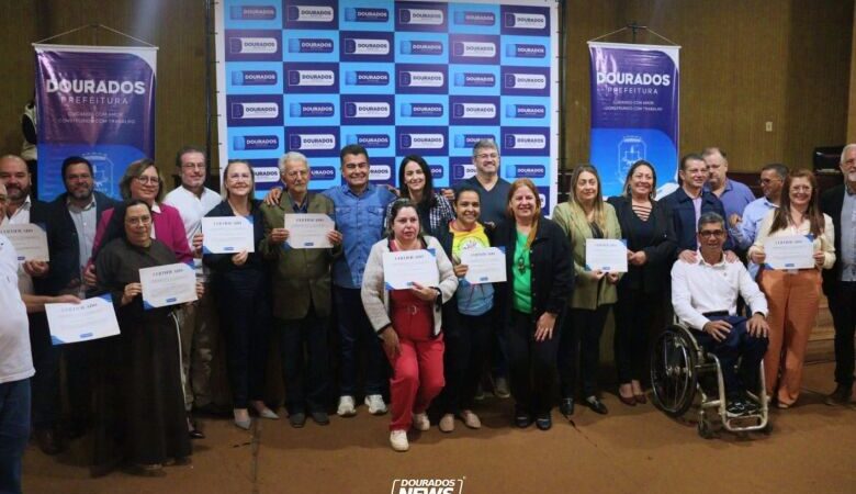 Prefeitura faz entrega simbólica de R$ 361 mil de emendas impositivas para entidades sociais
