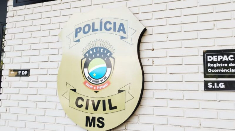 Homem tem motocicleta furtada minutos após estacionar em frente de casa