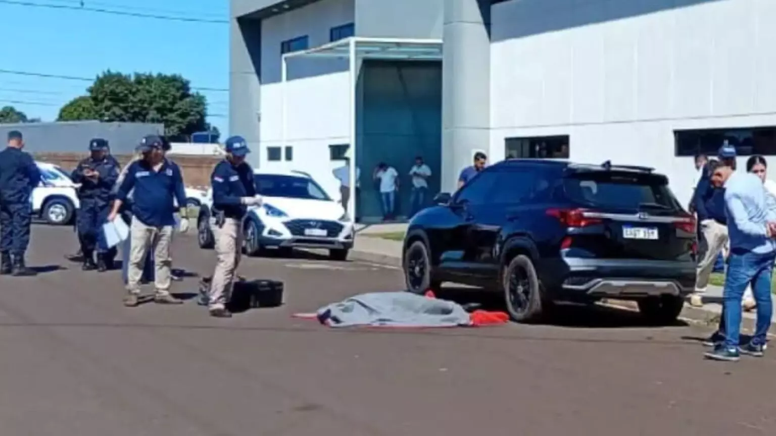 Ao buscar os filhos na escola, advogado alvo de operação é executado na fronteira de MS