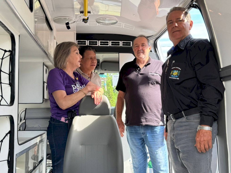 Prefeita Conquista Nova Ambulância para Reforçar Transporte de Pacientes de Douradina