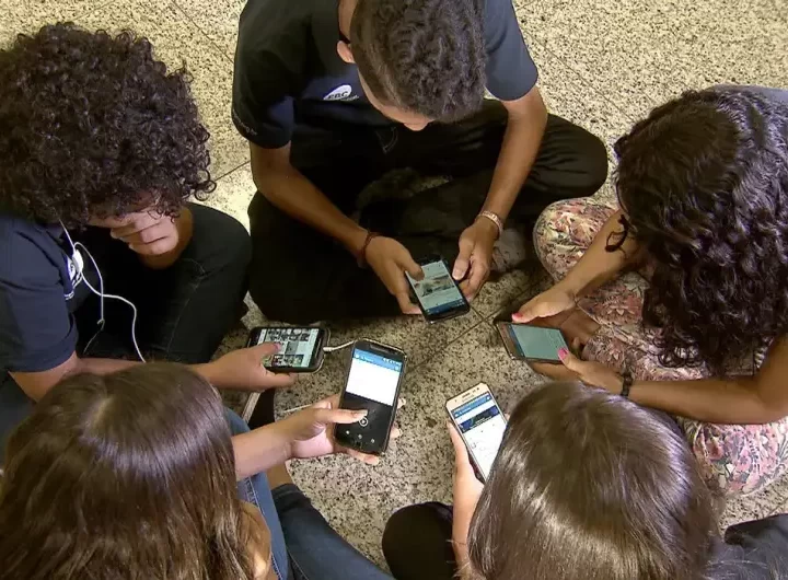 Adolescentes não têm apoio para lidar com redes sociais, diz pesquisa