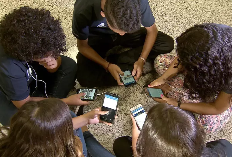 Adolescentes não têm apoio para lidar com redes sociais, diz pesquisa
