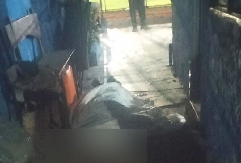 Homem é assassinado a tiros ao chegar em casa