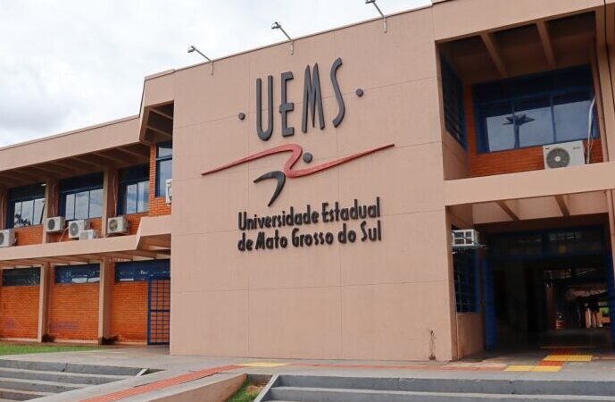 UEMS abre processo seletivo para professores bolsistas de inglês e espanhol