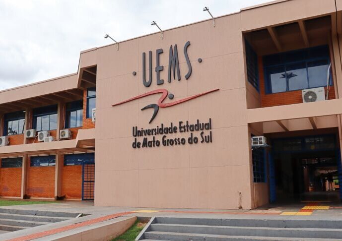 UEMS abre processo seletivo para professores bolsistas de inglês e espanhol