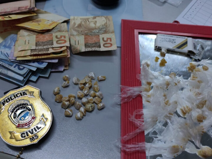 Polícia fecha ponto de venda de drogas e apreende adolescente por homicídio