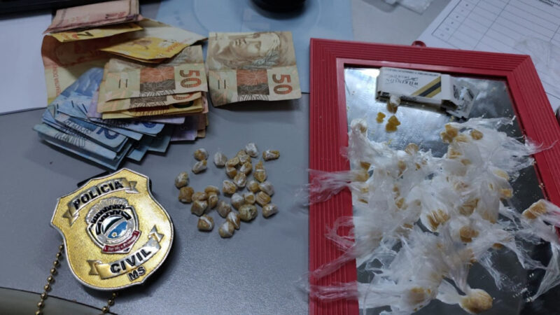 Polícia fecha ponto de venda de drogas e apreende adolescente por homicídio