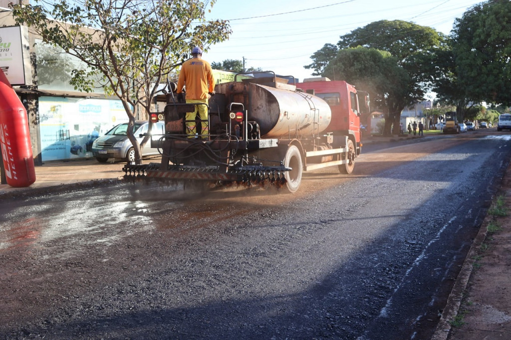Recapeamento avança no Grande Água Boa; moradores aprovam obras