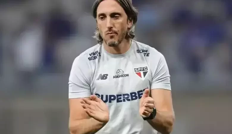Luis Zubeldía deixa comando do SP, que procura novo treinador para a temporada