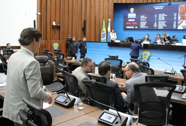 Deputados votam quatro projetos na primeira sessão da semana na Assembleia