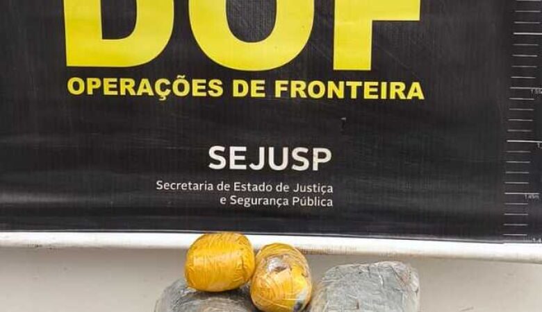 Homem é flagrado com maconha, haxixe e skunk dentro de ônibus