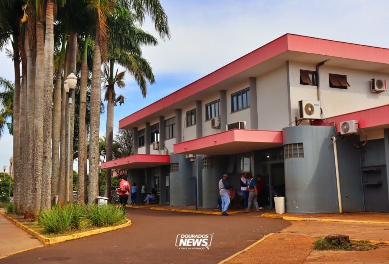 Cansada de apanhar, mulher quebra garrafa e tenta matar companheiro