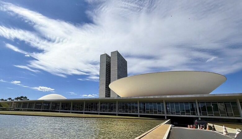 Projeto que amplia número de vagas para deputados deve ser votado amanhã no Senado