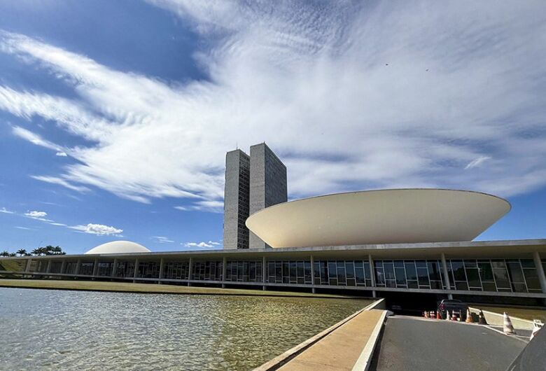 Projeto que amplia número de vagas para deputados deve ser votado amanhã no Senado