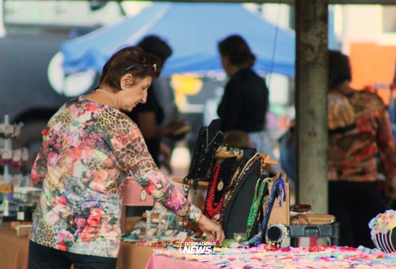 Evento gratuito reúne gastronomia, artesanato e música ao vivo no Parque dos Ipês
