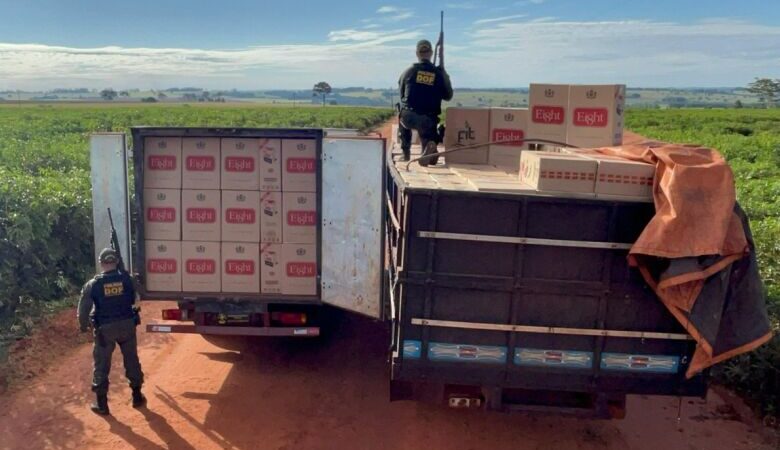 Caminhões com quase R$ 1,1 milhão em cigarros contrabandeados são apreendidos