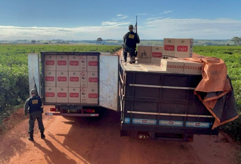 Caminhões com quase R$ 1,1 milhão em cigarros contrabandeados são apreendidos