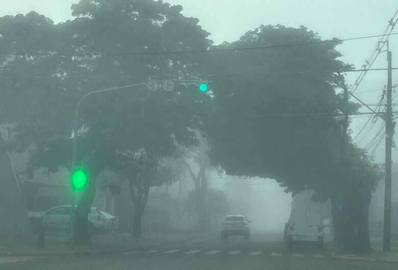 Dourados amanhece sob forte neblina e deve ter sábado com calor e chuva