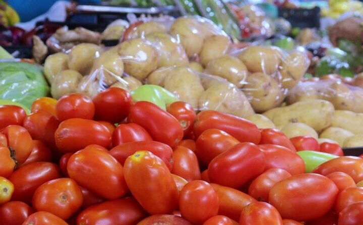 Puxado pelo tomate, preço da cesta básica sobe quase 3% em Dourados