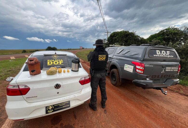 Mulher é presa tentando levar maconha à PED dentro de garrafas térmicas