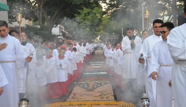Fiéis celebram Corpus Christi com programação especial nesta quinta