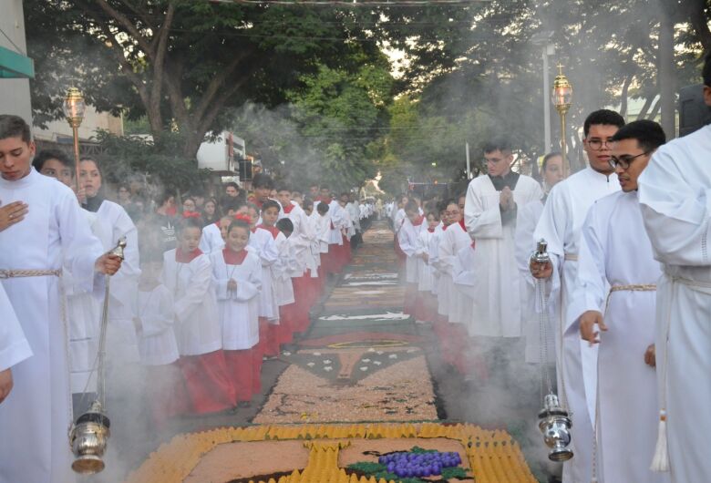 Fiéis celebram Corpus Christi com programação especial nesta quinta