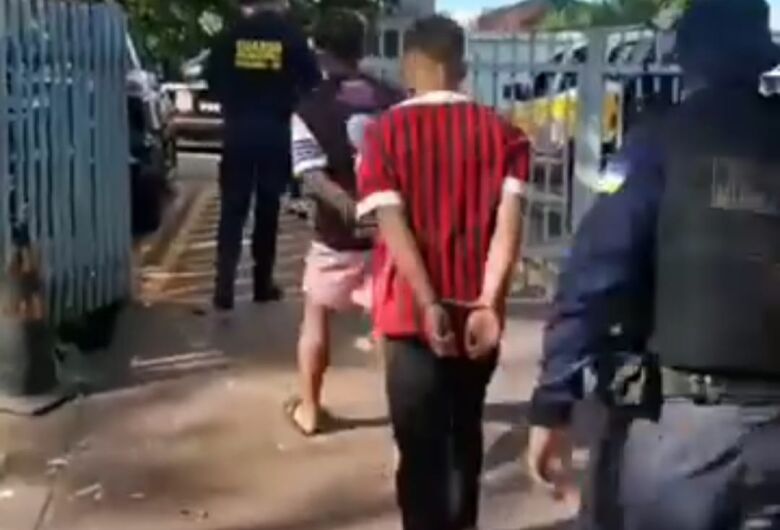 Após meninas faltarem na escola, denúncia leva a prisão de dois jovens por estupro em Dourados