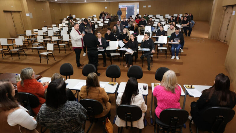 Marçal Filho empossa 36 médicos para reforçar atendimento na saúde pública