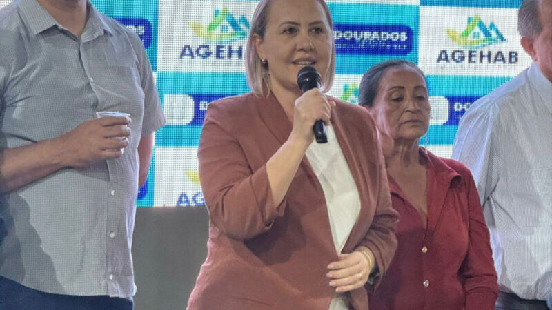 Liandra da Saúde participa da entrega de 250 títulos de regularização fundiária