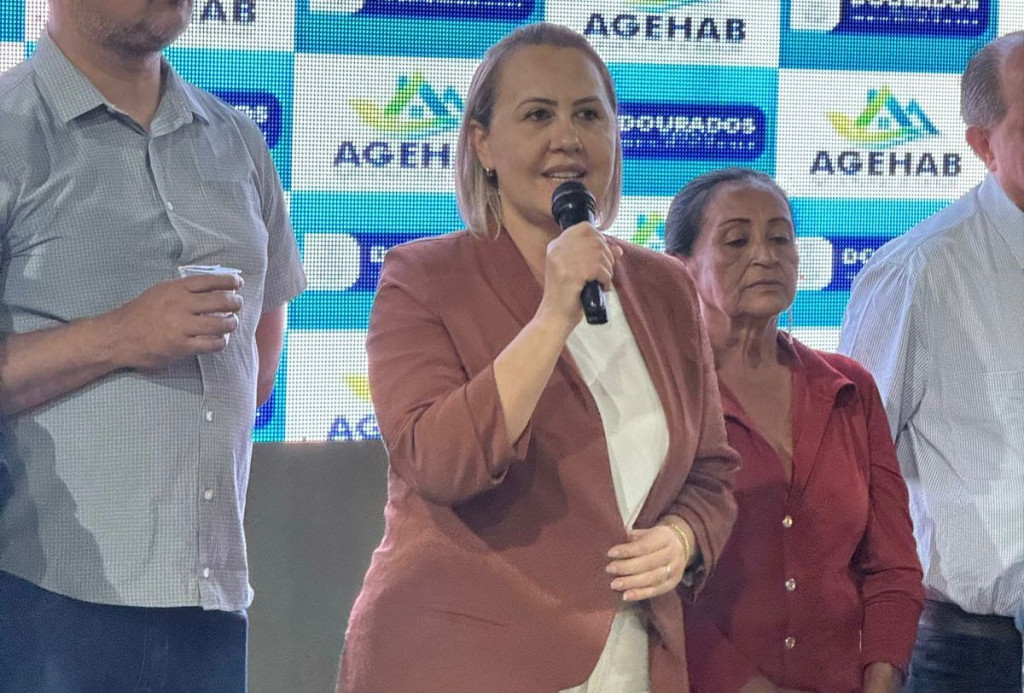 Liandra da Saúde participa da entrega de 250 títulos de regularização fundiária