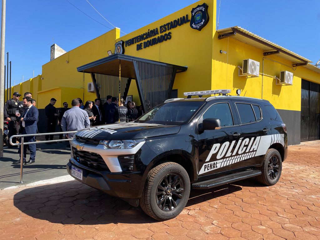 Penitenciária de Dourados recebe viatura que resiste a tiros de espingarda calibre 12