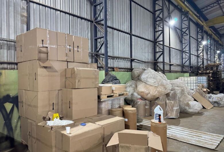 Ação que cumpre mandados em MS fecha fábrica clandestina de cigarros que escravizava paraguaios