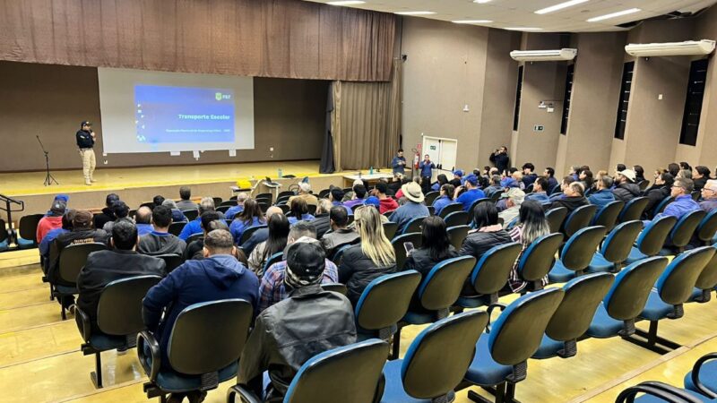 Prefeitura e PRF capacitam motoristas e monitores de ônibus escolares