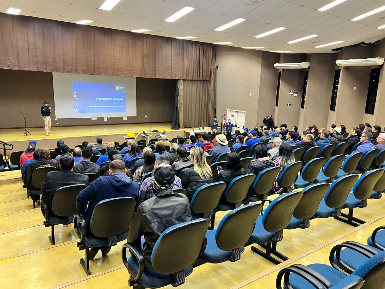 Prefeitura e PRF capacitam motoristas e monitores de ônibus escolares